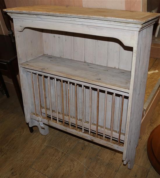 A Victorian pine plate rack W.84cm